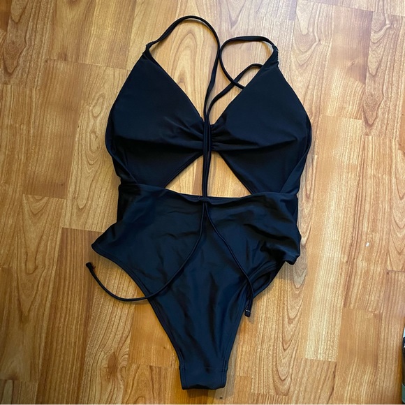 Aerie One Piece Bathing Suit Cut Out size M - Picture 2 of 4